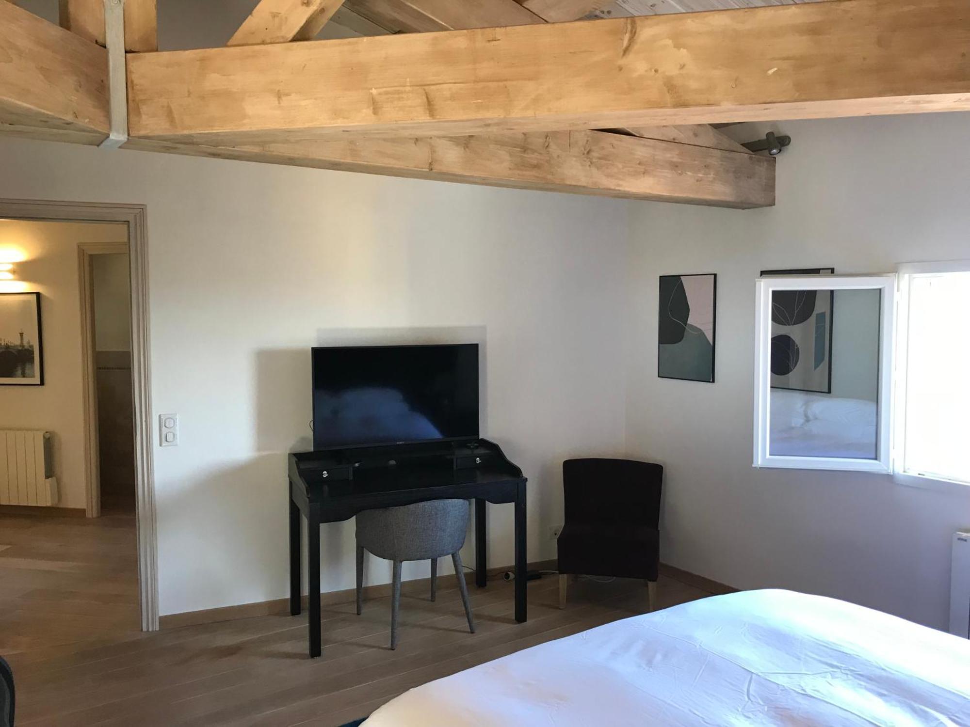 Adorable Maison Independante 30M2 Avec Piscine En Saison Cabris Rum bild